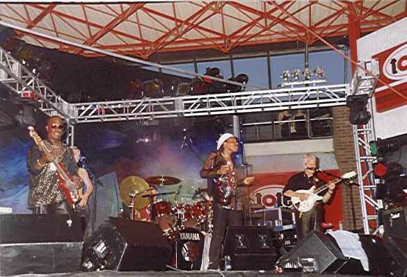 Picture of HOT CHOCOLATE at the 1999 SUMMER BALL